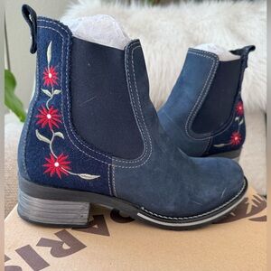 Dromedaris suede boots